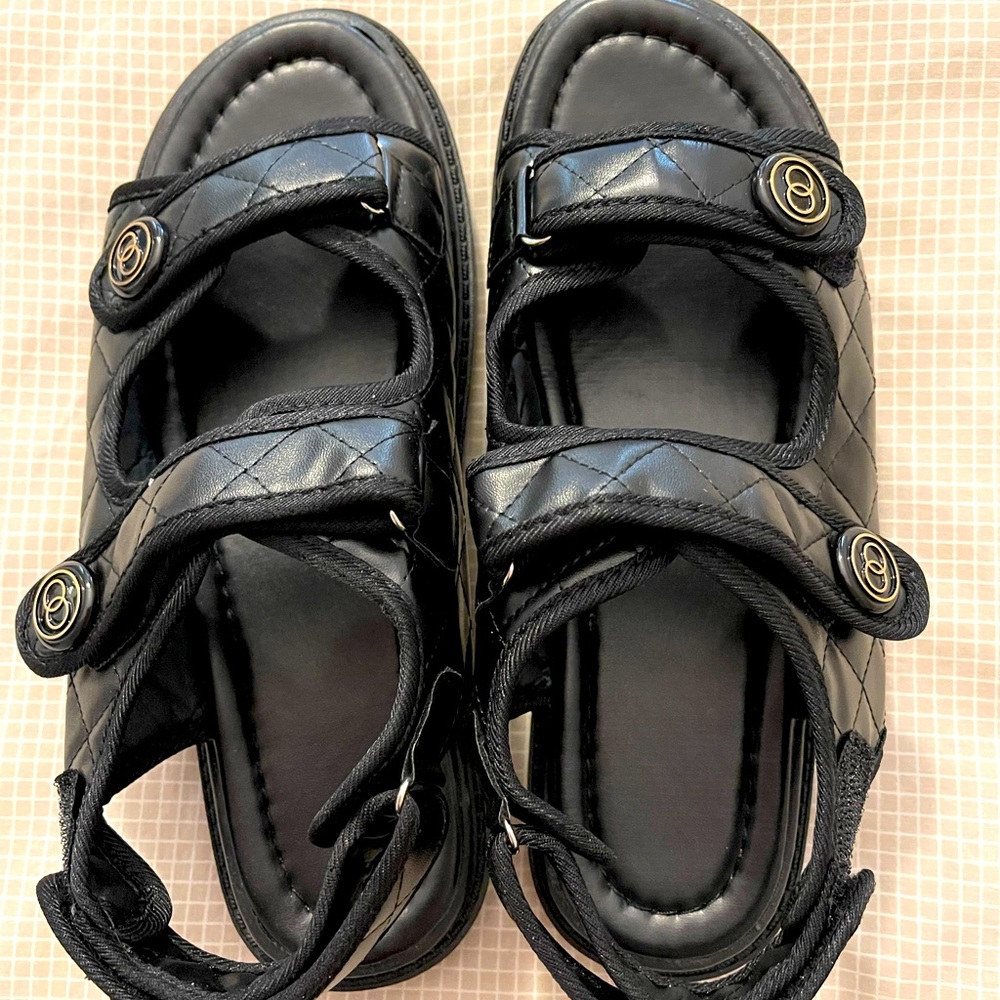 Quilted sandals sz US11 NWT vegan leather.